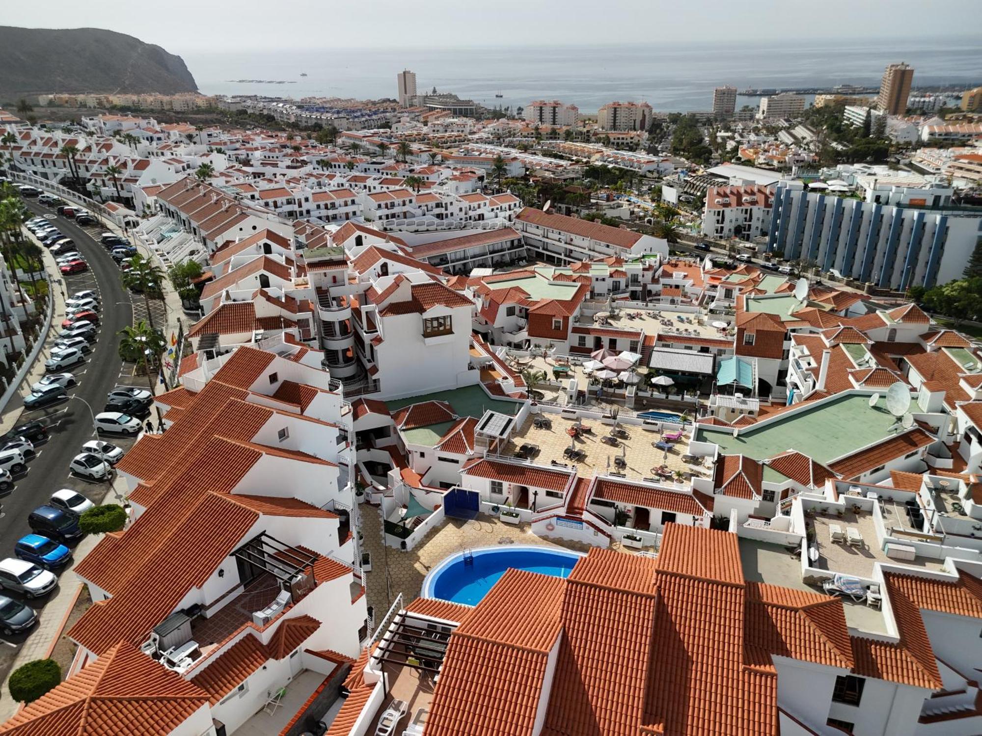 Modern Apartment, Heated Pool & 2 Terraces Los Cristianos  Bagian luar foto